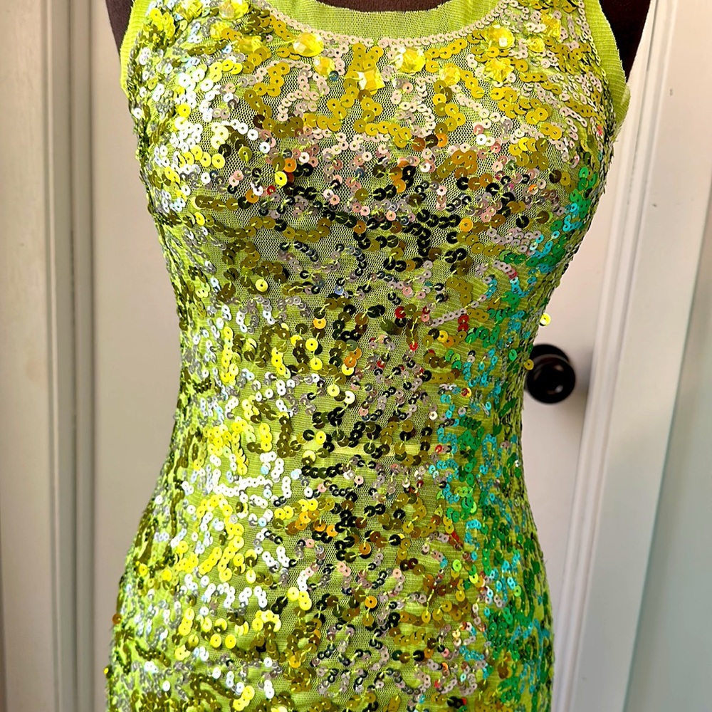 Green sequin sheer tank - Picture 2 of 4
